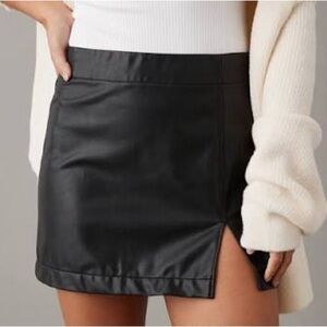 AE Black Vegan Leather Mini Skirt - Stretchy - Size 8 - Great Condition